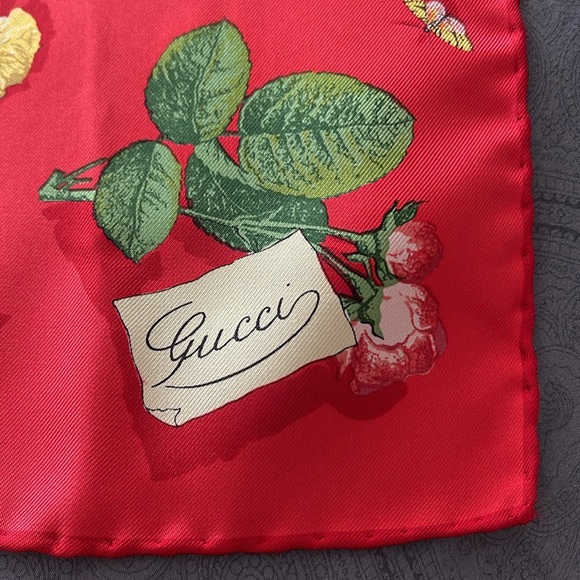 GUCCI FLOWER SILK SCARF NWOT - Picture 6 of 13